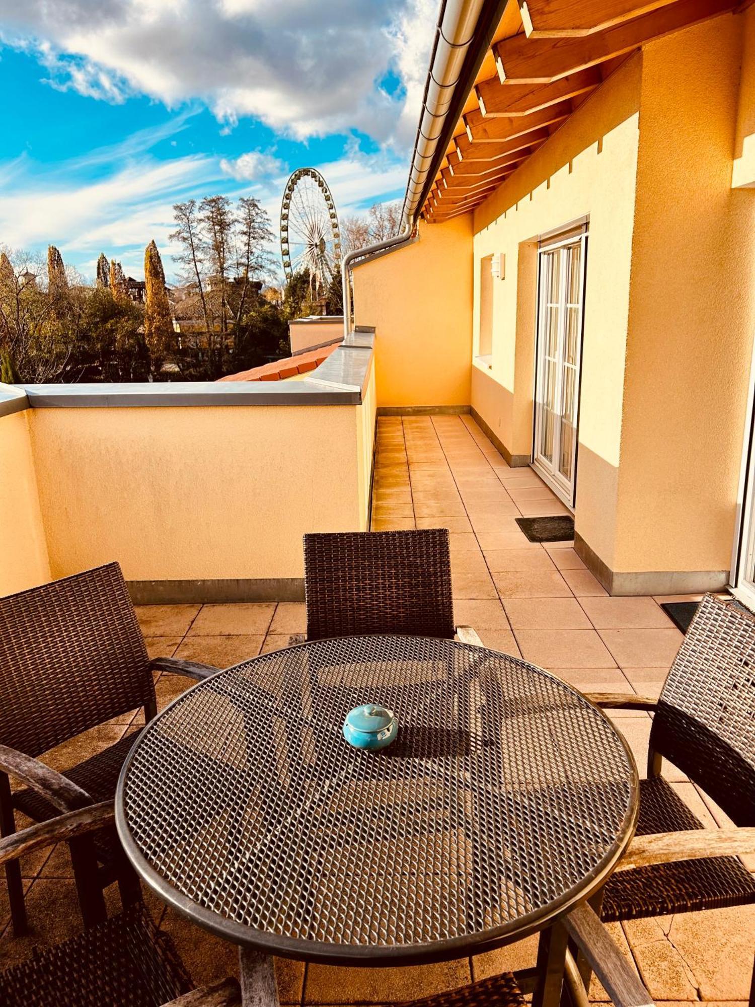 Maxim Apartment *